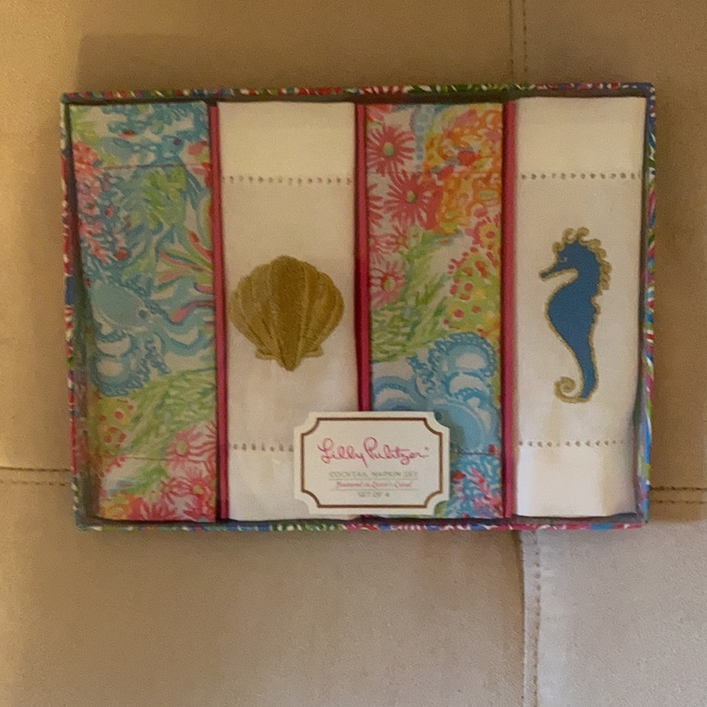 Lilly Pulitzer Embroidered Cocktail Napkins Set of 4 New in Box - Picture 2 of 4